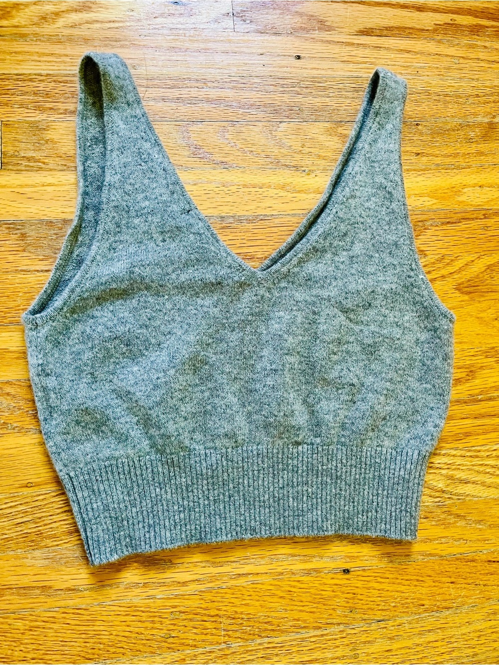 Quince gray heathered Spring 100% Cashmere Cropped V-Tank - Picture 6 of 9